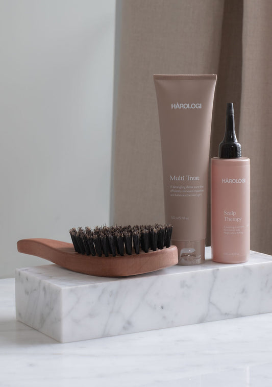 Hårologi Multi Treat og Scalp Therapy med hårbørste – produkter for sunn hodebunn og hårvekst