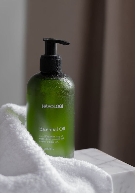 Grønn pumpeflaske,Hårologi Essential Oil – fuktgivende olje for hud og hår med naturlig glød