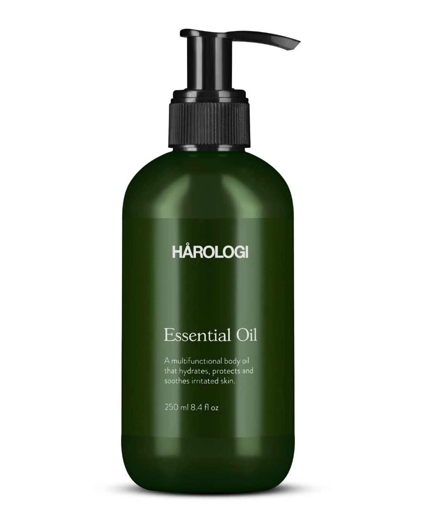 Grønn plastflaske med grønn etikett og sort pumpe.
HÅROLOGI Essential Oil – Olje for hår, hud og hodebunn